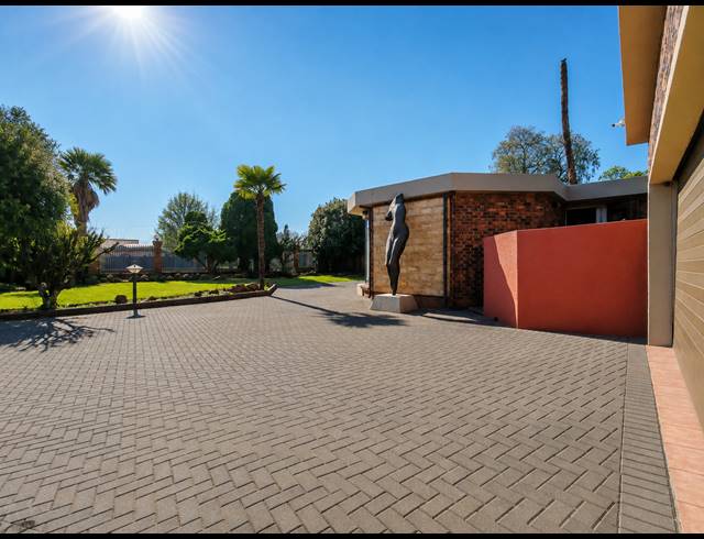4 BEDROOM HOUSE FOR SALE IN THREE RIVERS EAST